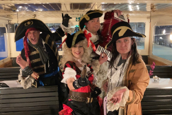 So sieht die Piraten und Freibeuter Schiffsmannschaft von EventComedy aus.